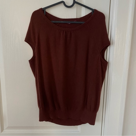 Comptoir Des Cotonniers Sweaters - NWOT Comptoir Des Cotonniers Brown Cashmere Crew Neck Sleeveless Sweater Size 2